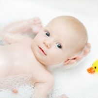 Baby in bad: hoe en wanneer?