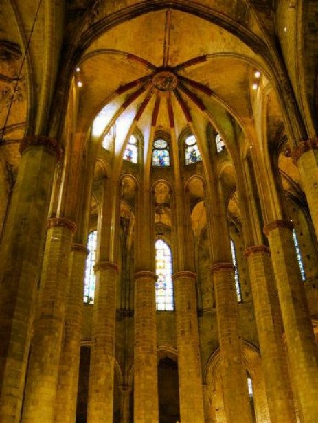 Interieur van de Iglesia de Santa Maria del Pi