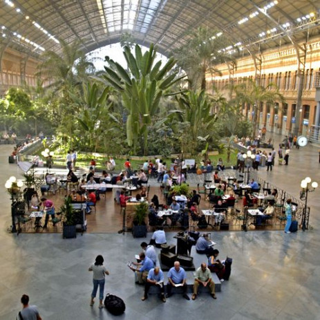 Reizigers in Station Atocha