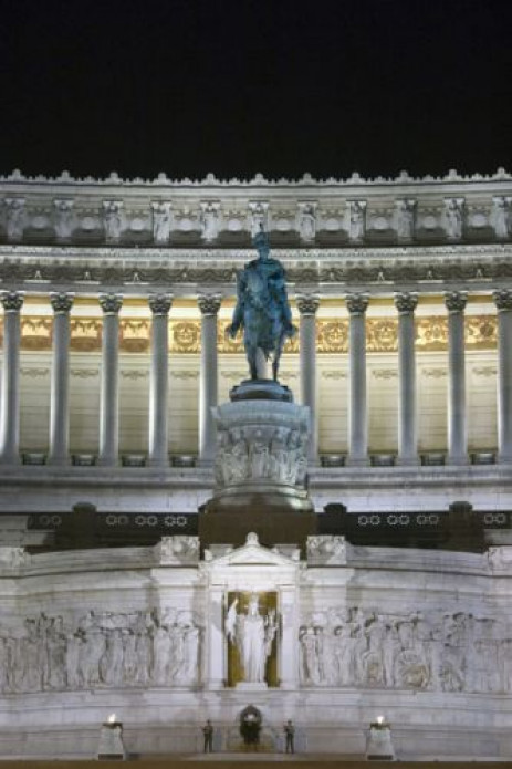 Nachtbeeld van het Victor Emanuel II-monument