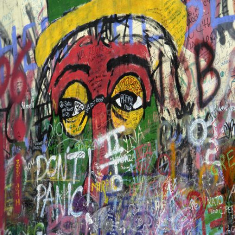 Grafitti op de John Lennon-muur