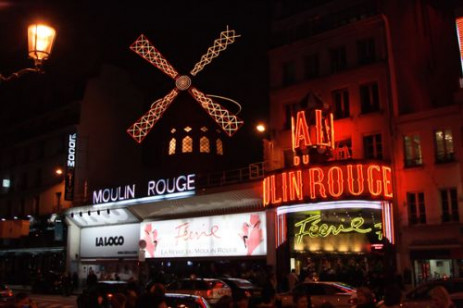 De Moulin Rouge bij nacht