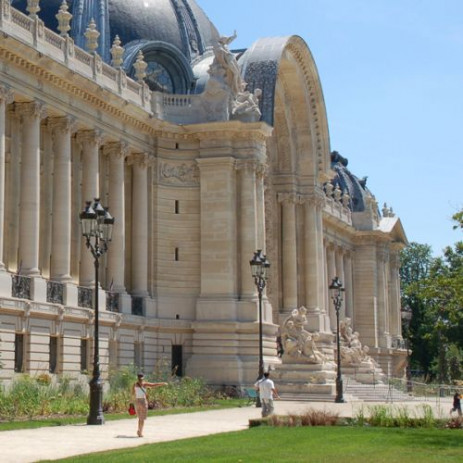 Zijaanzicht van het Petit Palais