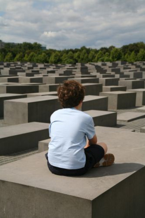 Persoon op het Holocaust-Mahnmal
