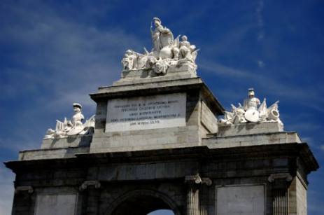 Bovenkant van de Puerta de Toledo