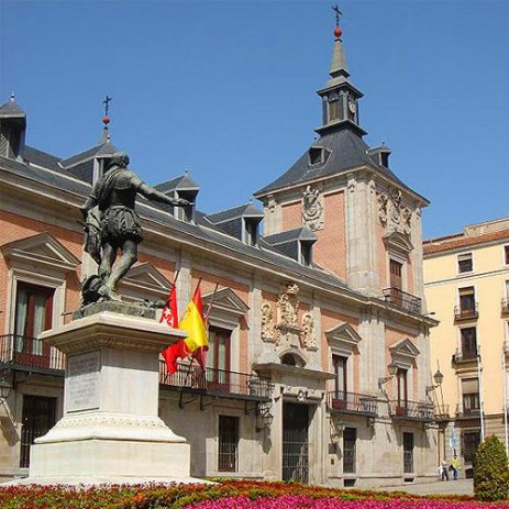 Standbeeld op de Plaza de la Villa