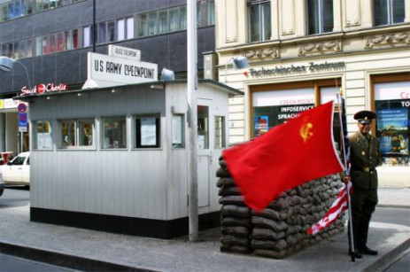 Sovjetvlag bij Checkpoint Charlie