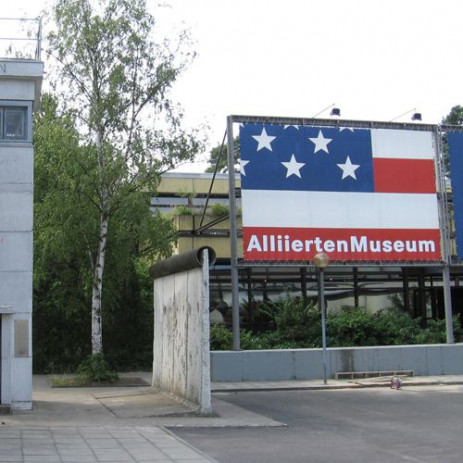 Voorkant van het Alliierten Museum