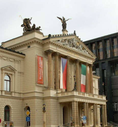 Gevel van de Staatsopera Praag